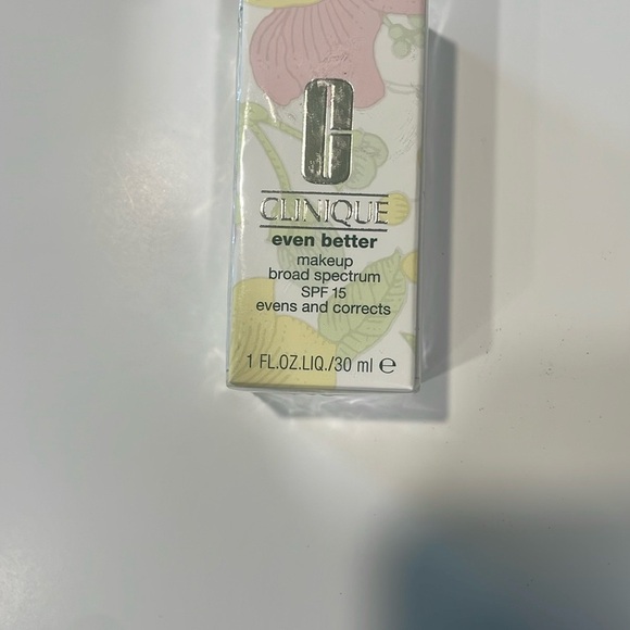 Clinique Even Better Makeup SPF 15 - Cream - Picture 1 of 5